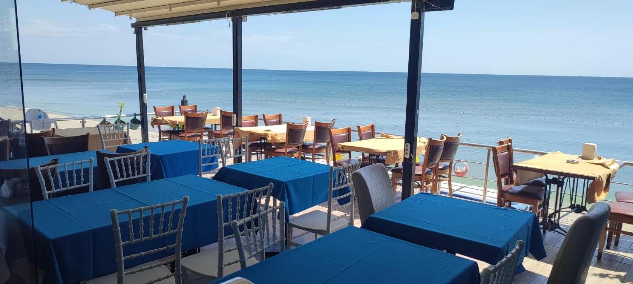 Deniz Hotel Kumburgaz Бююкчекмедже Экстерьер фото